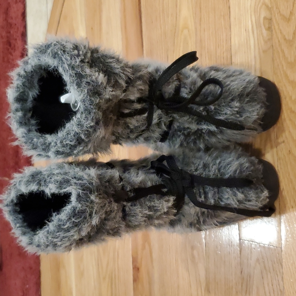 Fuzzy boots - Picture 3 of 11